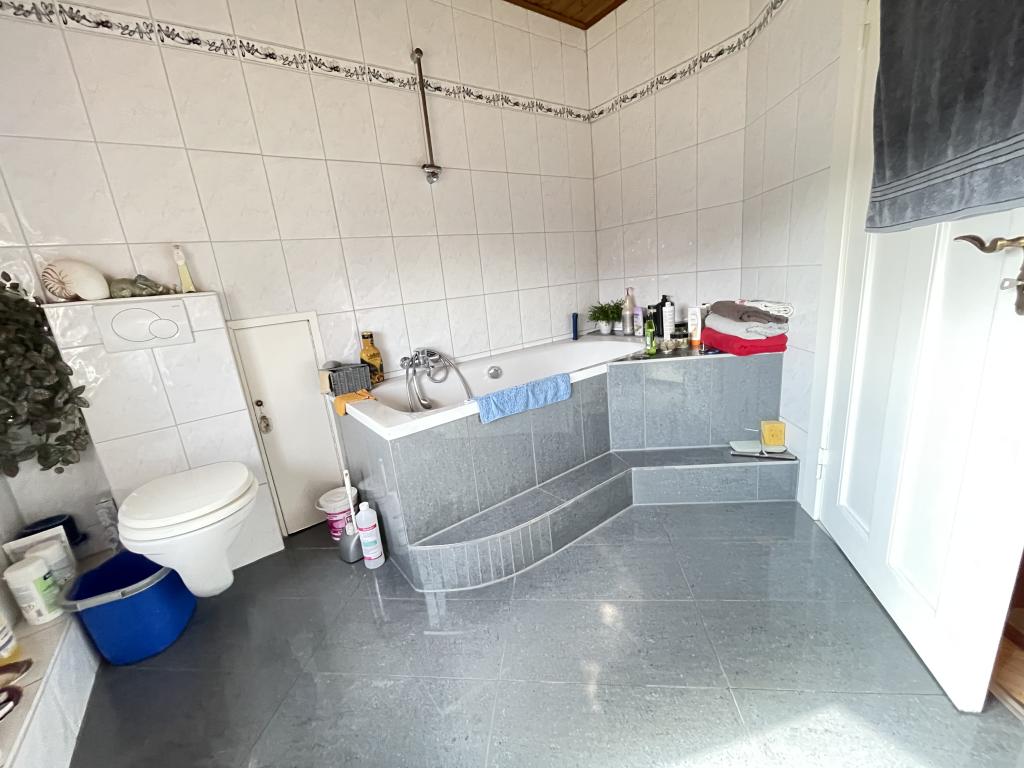 Zweifamilienhaus: Badezimmer OG