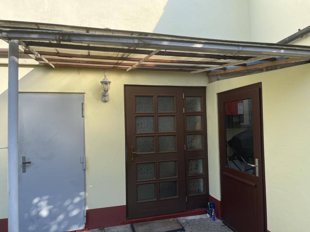 Zweifamilienhaus: separater Hauseingang untere Whg.