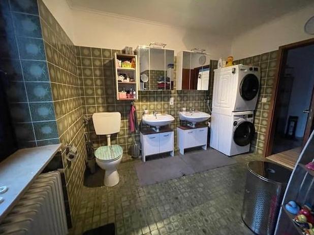 Doppelhaushälfte: Badezimmer