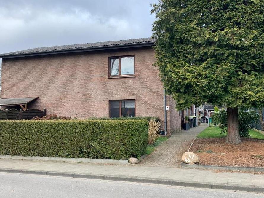Doppelhaushälfte: Hausansicht_Seite